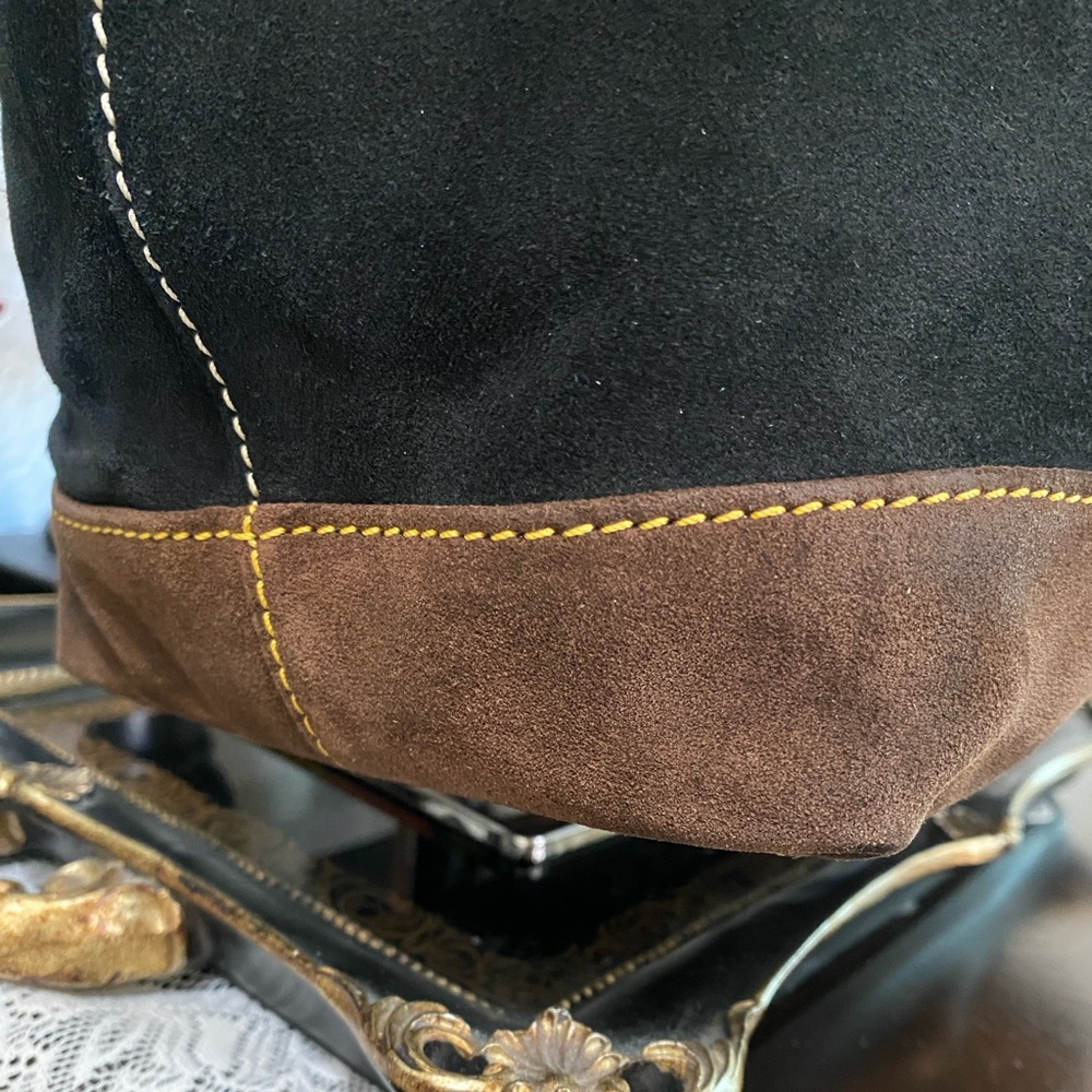 Dooney & Bourke Vintage Classic Black and Brown Suede Leather Tote Bag, Med - Picture 3 of 16